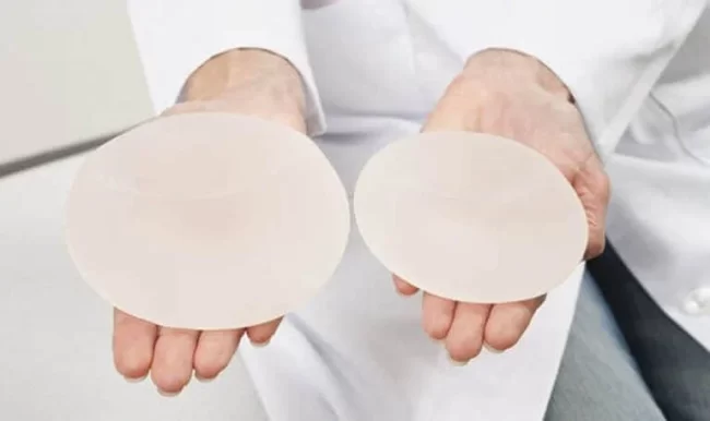 breast-implants-2-768×456